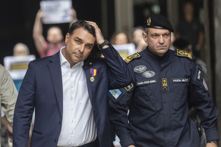 Osuđeni Bolsonaro dao pismo sinu, ovaj ga pročitao u liveu. Sud zabranio posjete