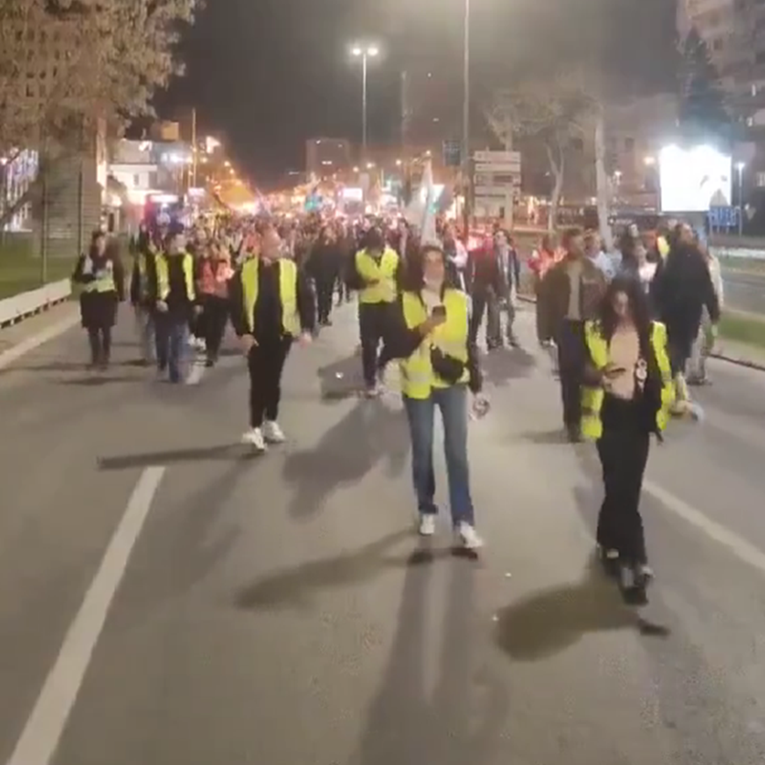 Studenti blokirali zgradu RTV Vojvodine. Umjesto informativnog programa pušten film