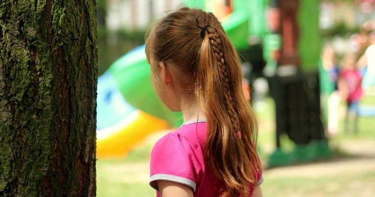 Psiholozi: Ljudi koji su se osjećali usamljeno kao djeca obično razviju ove osobine