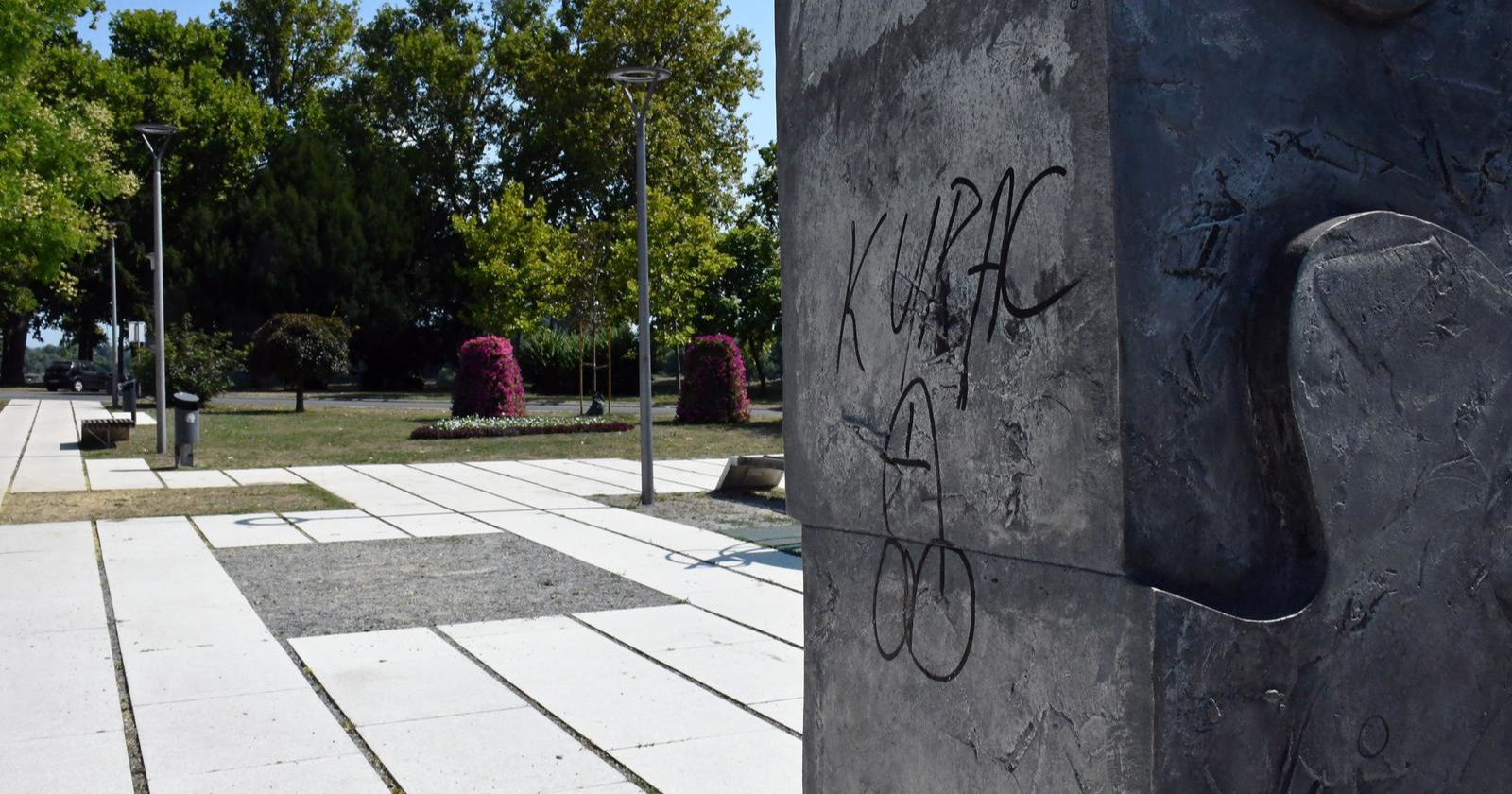Išaran spomenik djeci poginuloj u granatiranju Slavonskog Broda