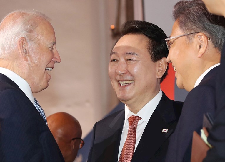 Predsjednik Južne Koreje postao hit nakon što je opsovao poslije sastanka s Bidenom