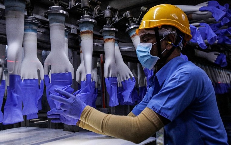 Malezija će i dalje proizvoditi zaštitne rukavice, unatoč zatvorenim pogonima