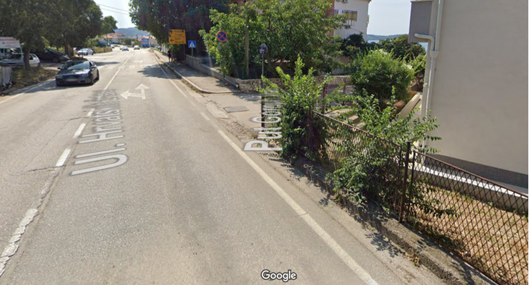 Kod Trogira sudar autobusa i auta, poginula jedna osoba