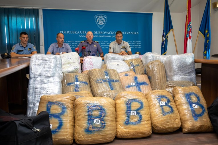 Rekordna zapljena kod Dubrovnika: Kod vozača autobusa našli 342 kg marihuane
