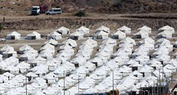 Većina potražitelja azila na Lezbosu smještena u novi privremeni logor