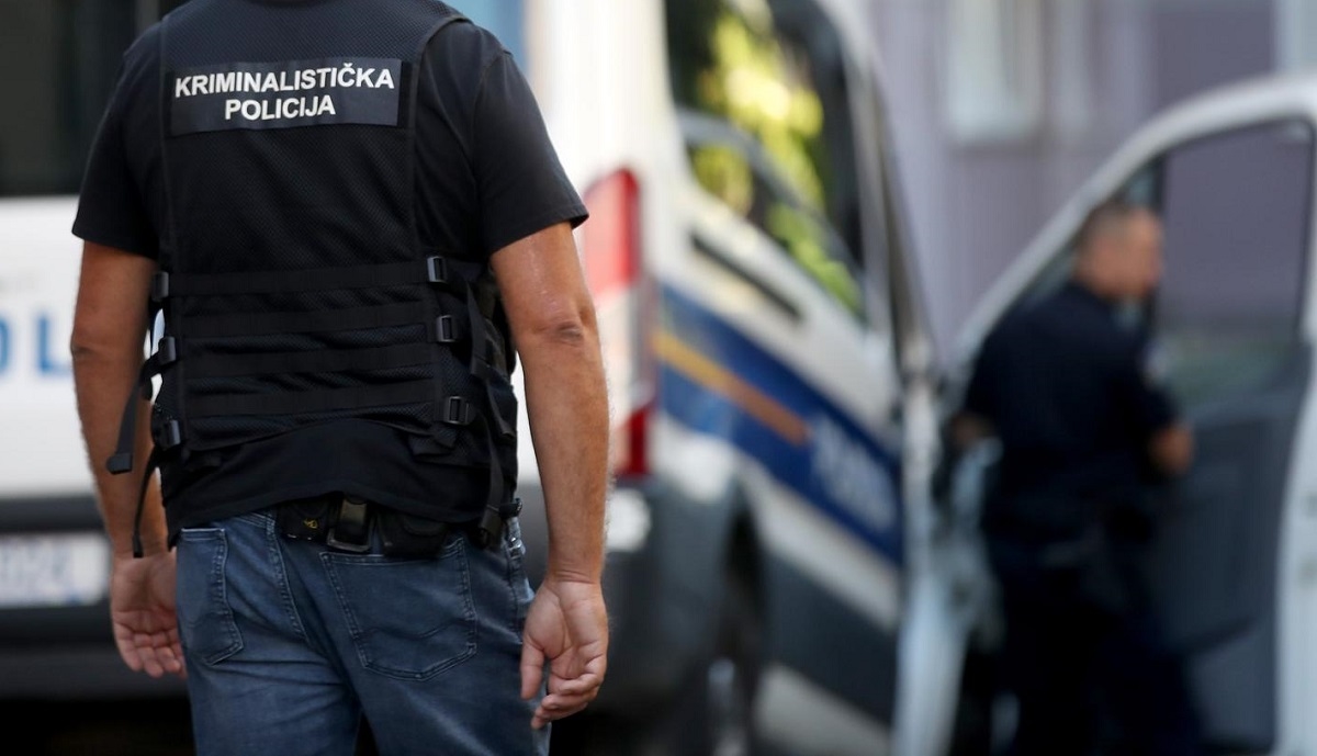Uhićena dva policajca