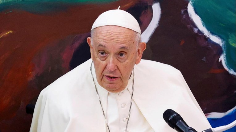 Papa Franjo: Časne sestre i svećenici gledaju pornografiju, odatle dolazi đavao