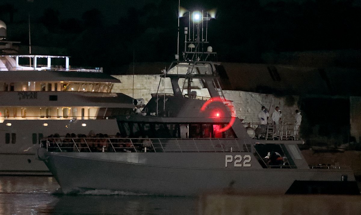 Malta dopustila ulazak više od 400 migranata u luku