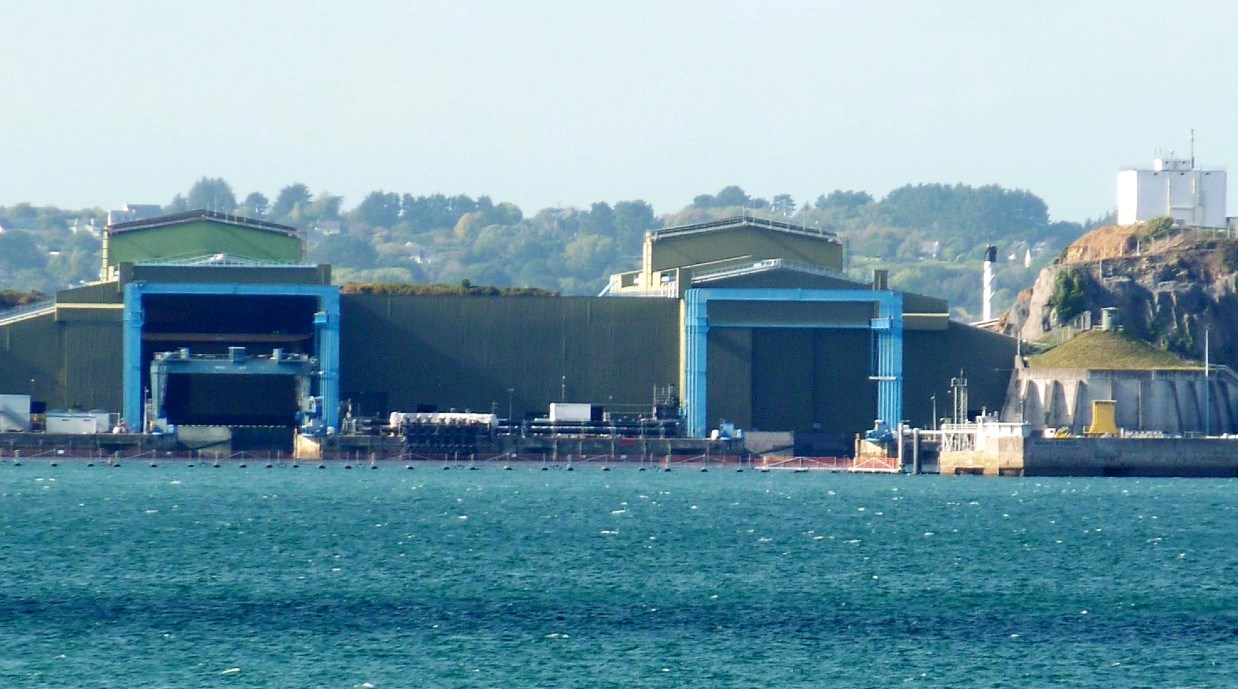 Dronovi nadlijetali francusku nuklearnu bazu, vojska otvorila vatru