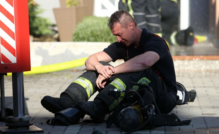 Kolege se opraštaju od mladog vatrogasca: "Teško je, i otac mu je vatrogasac"
