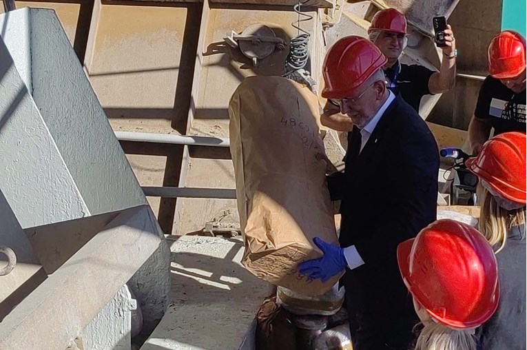 FOTO MUP spalio tri tone droge, Božinović bacao vreće u peć