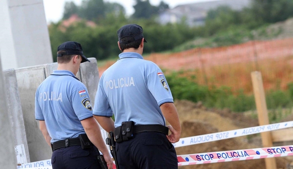 Muškarac koji je u šumi kod Rijeke razvukao bodljikavu žicu u dvorište stavio mine