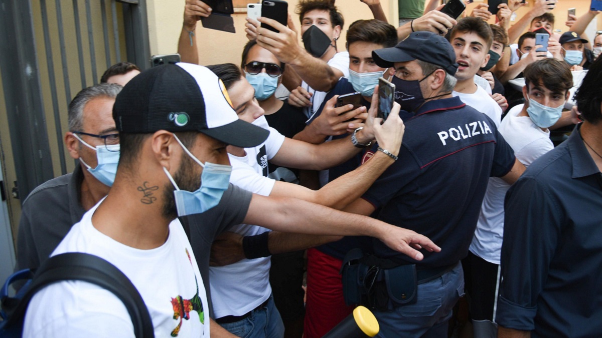 Suarezovi ispitivači: "Kako da ga pustimo, nema pojma. Koristi samo infinitiv"