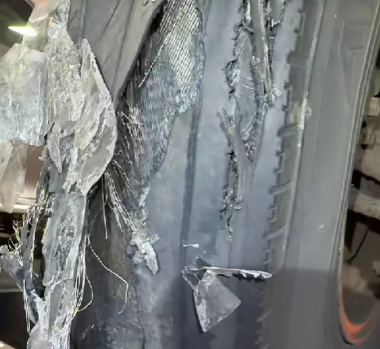 VIDEO Amerikanac 10 godina nije mijenjao gume. Jednu je učvrstio ljepljivom trakom