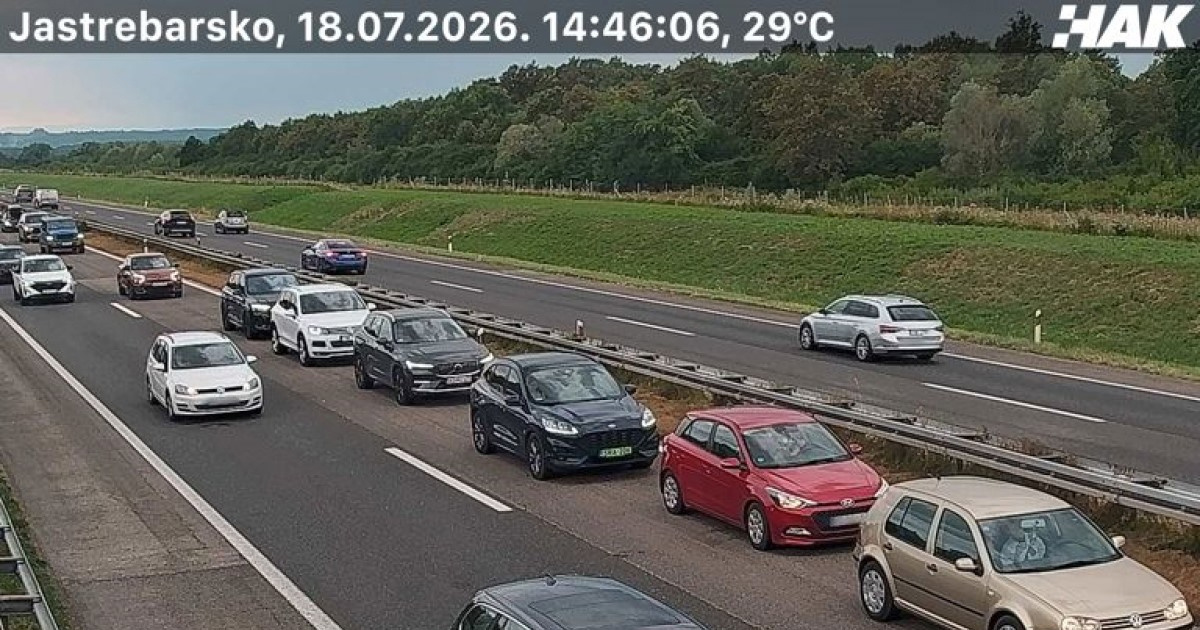 Gužve prema moru od ranog jutra, kolone su kilometarske. Gori auto kod Sv. Roka
