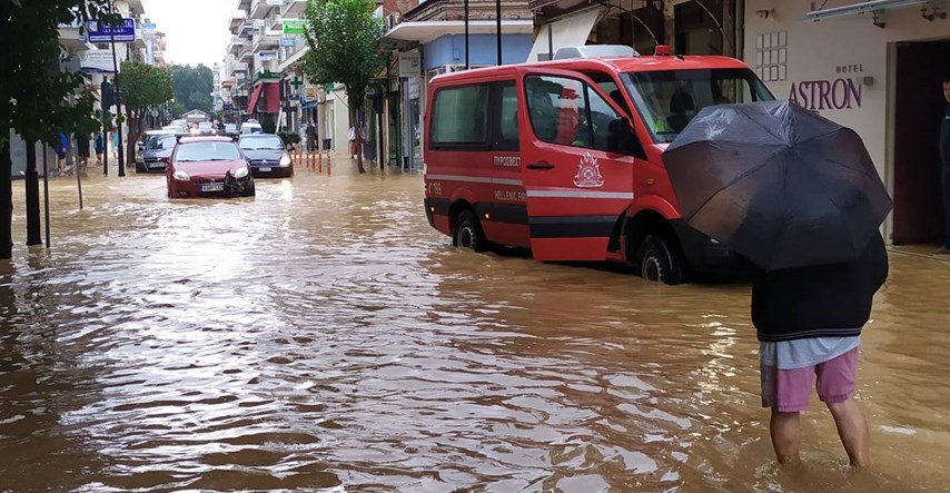 VIDEO U Grčkoj puhali snažni vjetrovi, ulice poplavljene. Pogledajte snimke
