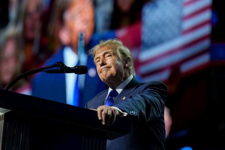 Trump: Čeka me velika odluka. Želim li potpuno uništiti Iran ili ne?