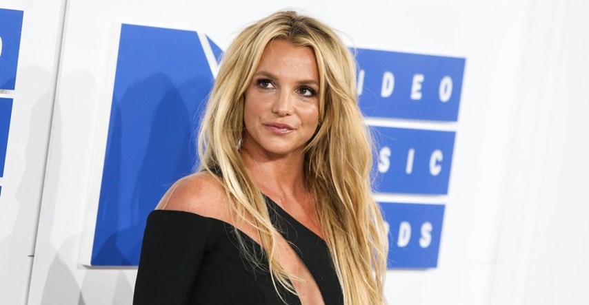 Britney Spears žestoko se posvađala s dečkom, iz hotela je izveli u donjem rublju