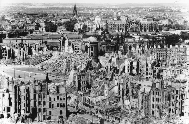 Saveznici su ovaj njemački grad potpuno uništili, poginulo je 25.000 ljudi