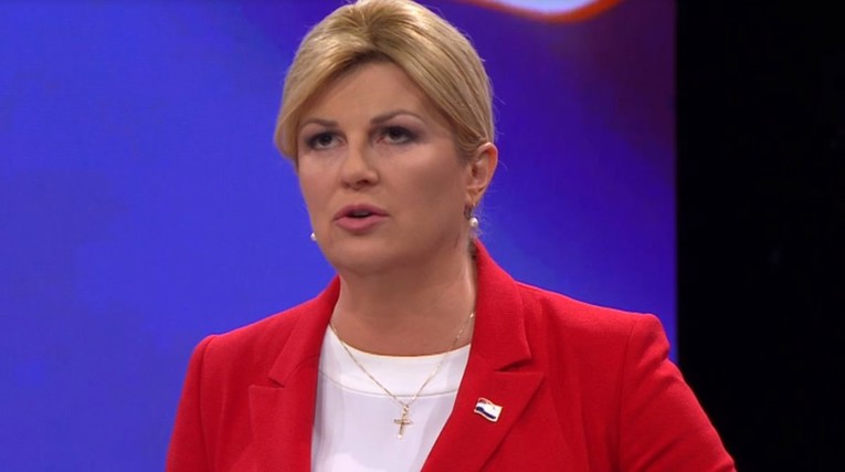 Opća mobilizacija: Kolinda na sučeljavanju u crvenom, s križićem i trobojnicom