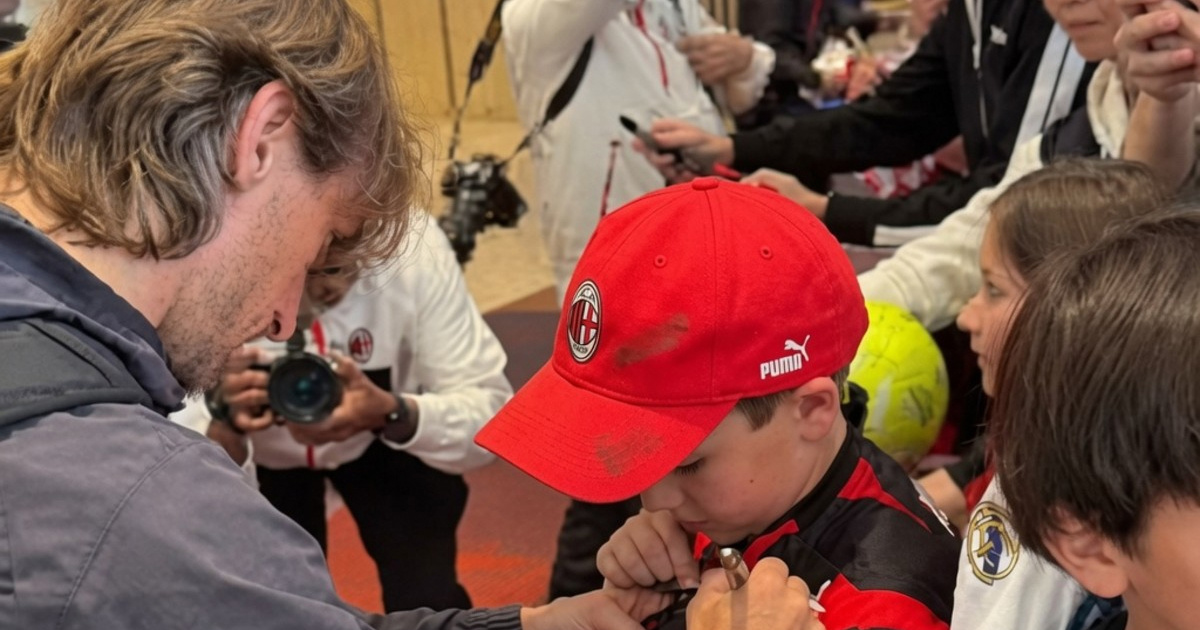 Modrić je došao na pripreme Milana. Pogledajte kako su ga dočekali navijači