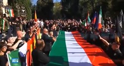 Mussolinijevi fanovi paradiraju njegovim rodnim gradom, slave Marš na Rim