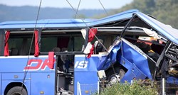 Novi detalji: Vozač busa pronađen vezan pojasom. Traje identifikacija još 11 umrlih