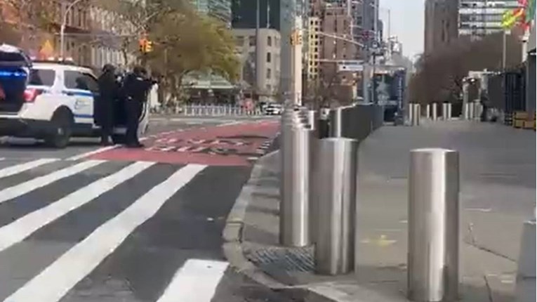 Naoružani čovjek pred sjedištem UN-a u New Yorku, policija ga opkolila