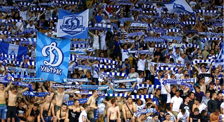 Navijači Dinamo Kijeva na post o Zvezdi stavljaju traktore u Oluji i "Srbe na vrbe"