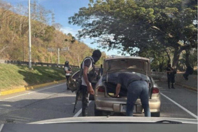 Strah u Caracasu, maskirani muškarci hvataju ljude po ulicama. Šire se snimke