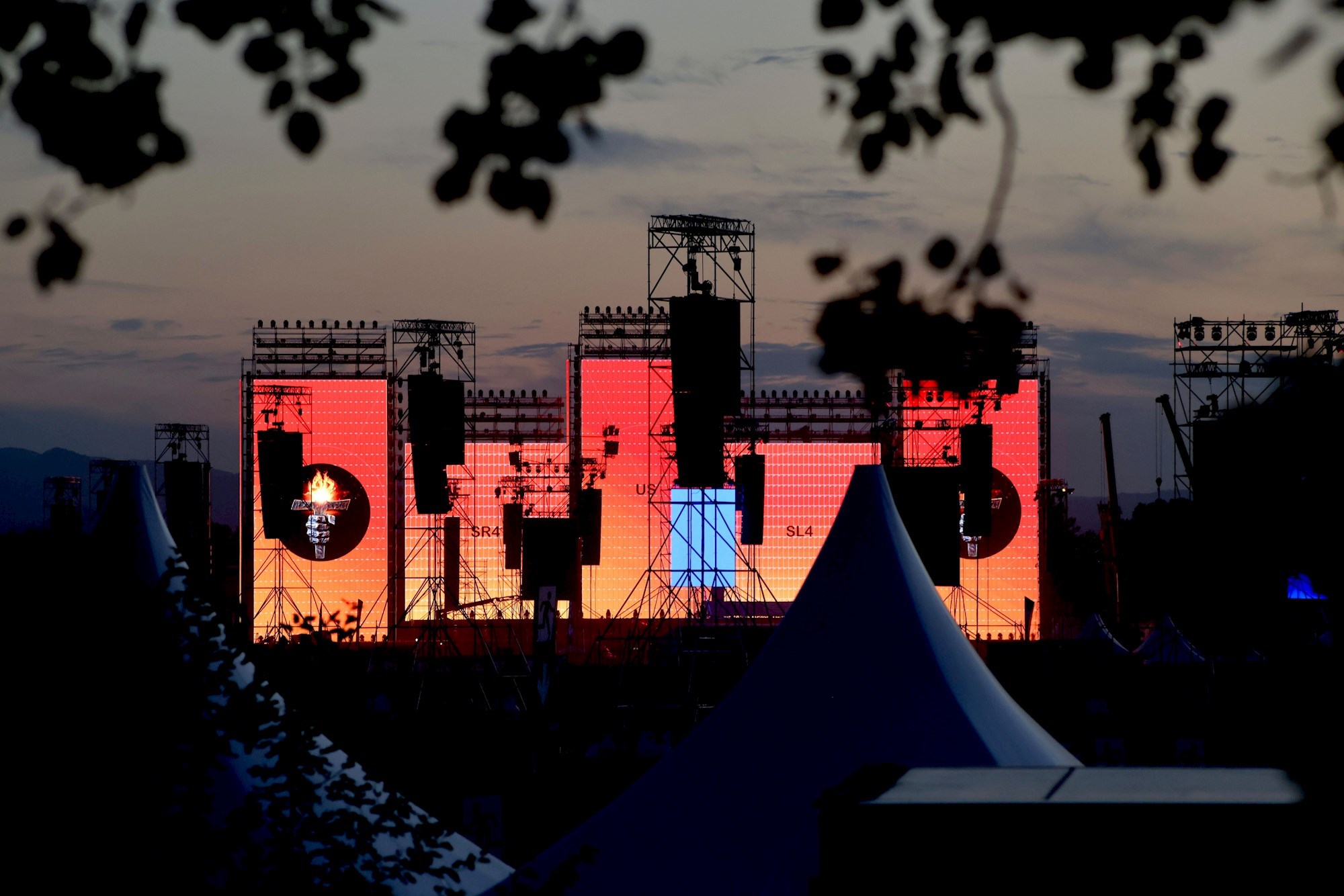 Skoro sve je spremno za Thompsonov koncert: Nove fotografije s Hipodroma