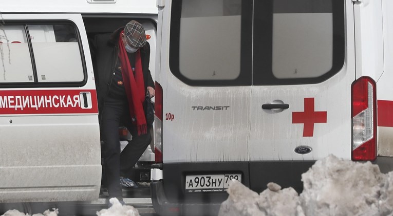 Društvenim mrežama se šire snimke iz Rusije, kolona hitnih pomoći čeka ulaz u bolnicu