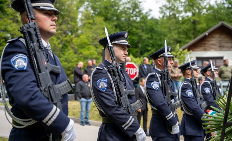 U Rizvanuši položeni vijenci za 26-oricu poginulih pripadnika Specijalne policije