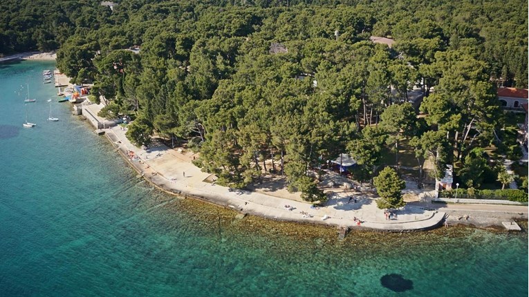 Ovih 18 plaža u Hrvatskoj ima koncesiju, smiju se ograđivati i naplaćivati ulaz