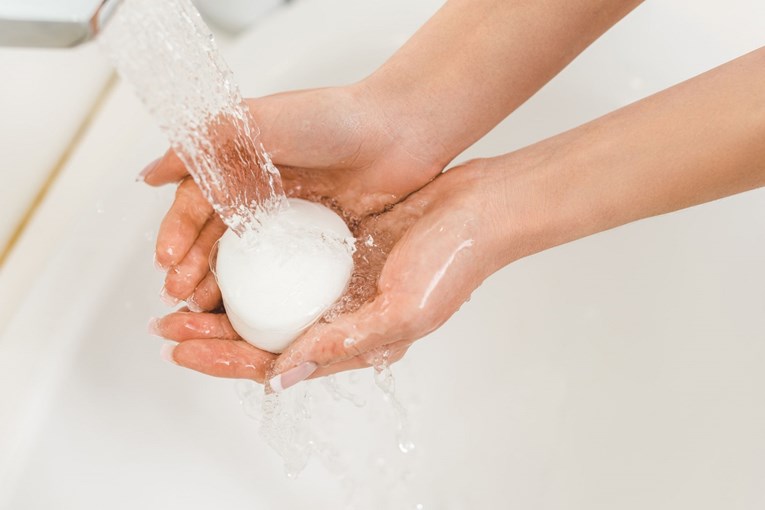 Osječki liječnik objasnio zašto su voda i sapun bolji od dezinficijensa