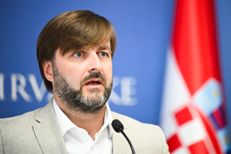 Ćorić o Rimčevim robotaksijima: Projekt je za svaku pohvalu