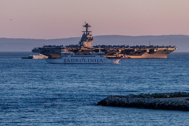 FOTO Ovaj američki nosač ide prema Izraelu,  na njemu je 75 aviona i 4600 vojnika