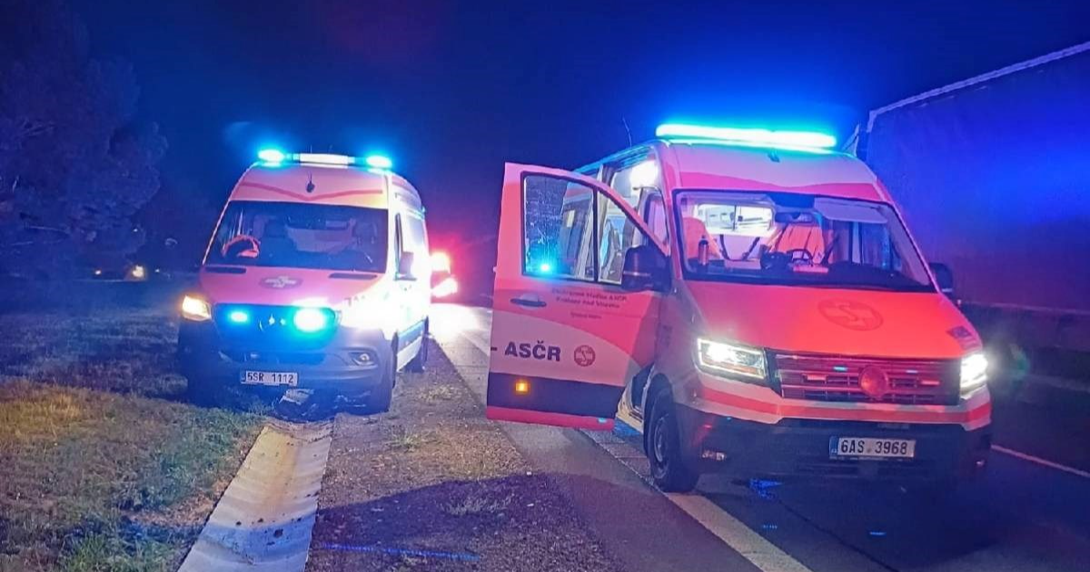 Deseci migranata pronađeni u kamionu u Češkoj, jedna žena umrla