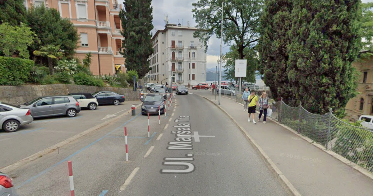 U Opatiji bježao policiji pa se zabio u drvo