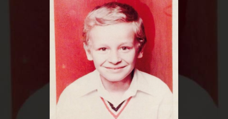 Bosanskohercegovački glumac objavio fotku iz djetinjstva. Prepoznajete li ga?