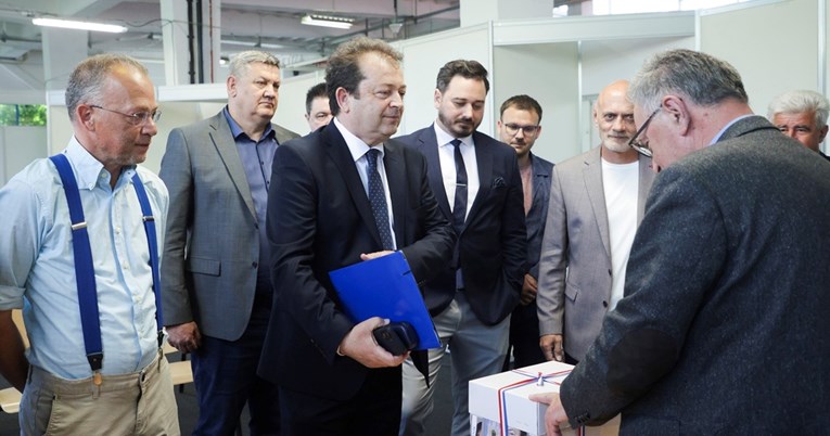 Jonjić predao potpise. Hasanbegović: Glavni cilj je rušenje Možemo