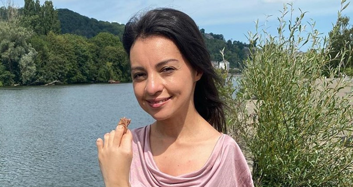 VIDEO Sarah je rođena bez ruku, ali sama čisti, kuha, lakira nokte, češlja se...