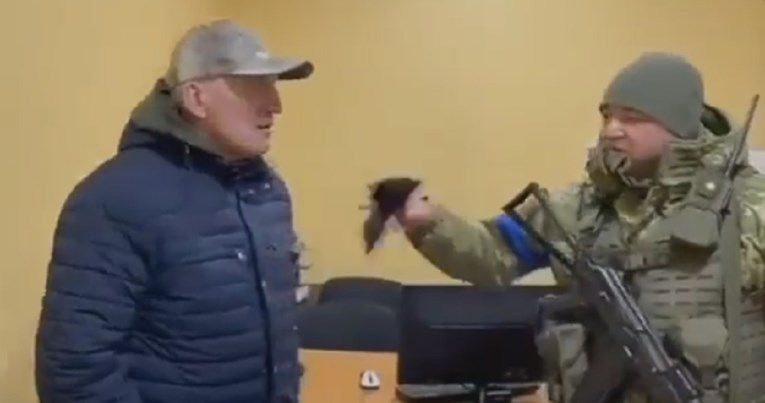 VIDEO Ukrajinski graničar bacio vrećicu s 30 srebrnjaka na bjeloruskog ambasadora