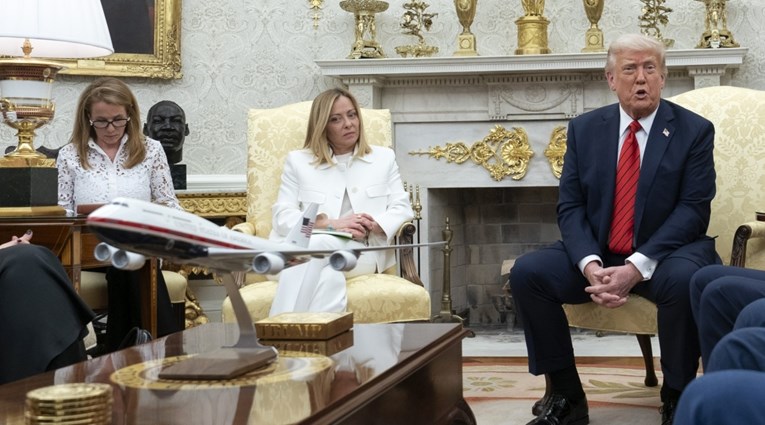 Meloni pred Trumpom prekinula prevoditeljicu i sama prevela svoju izjavu na engleski