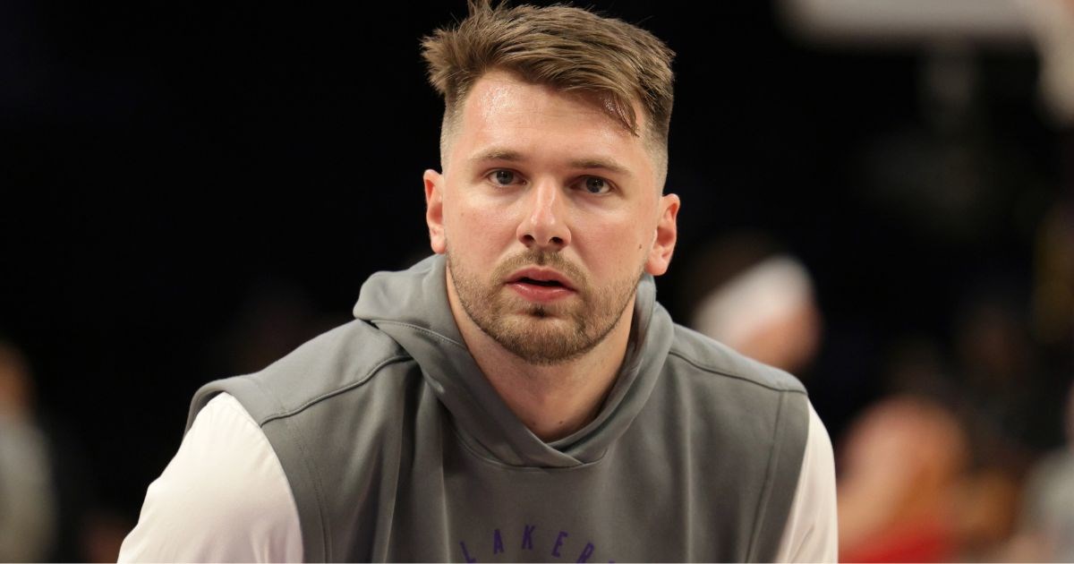 FOTO Dončić je na teren izašao u tenisicama na kojima je napisao dva slova. Evo zašto