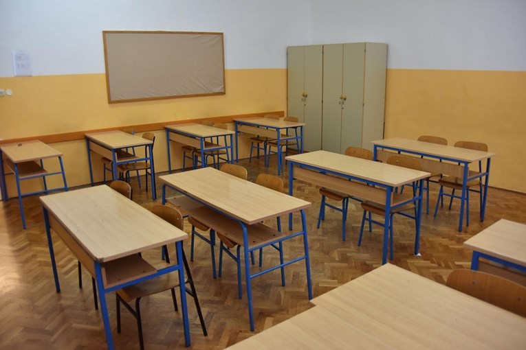 Zagrebački srednjoškolci ostaju online, osnovnoškolci kreću u škole