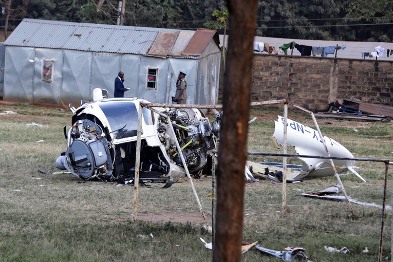 Turistički helikopter srušio se na planinu u Keniji. Nitko nije preživio