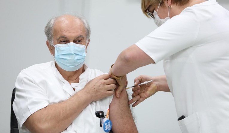 Infektolog nakon cijepljenja: Ne vjerujte onima koji kažu da cjepivo nije sigurno