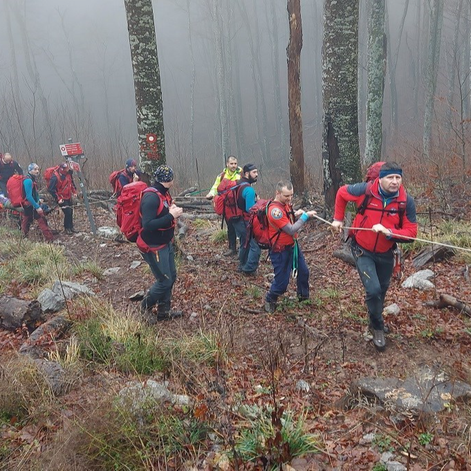 Gospićki HGSS-ovci na Velebitu spasili teško ozlijeđenu planinarku