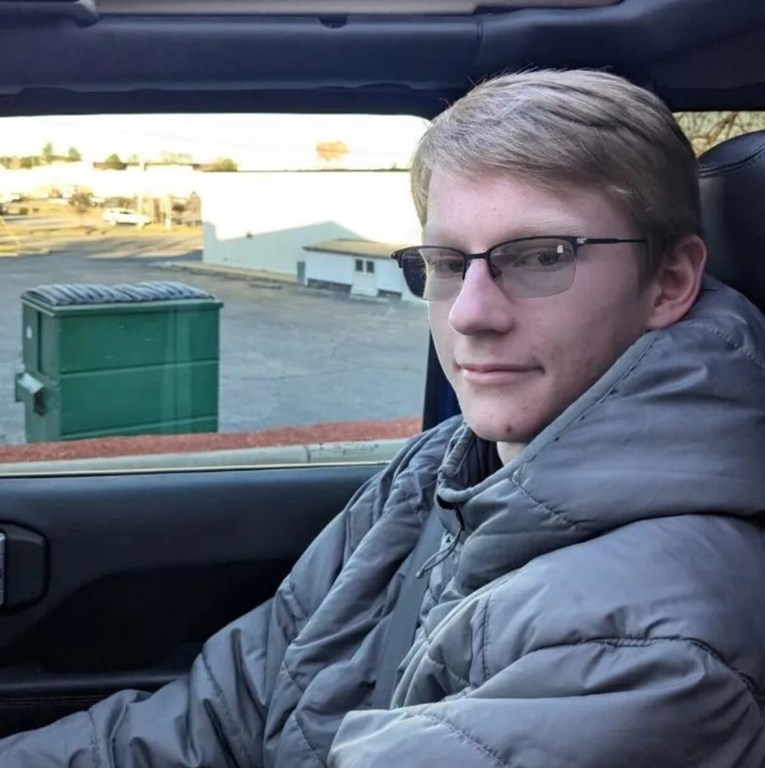 Ovo je mladić koji je naoružan upao na Trumpovo imanje, ubijen je